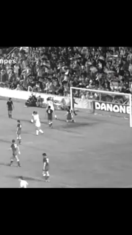 1976 los dos primeros goles de Kempes en el @Valenciacf
