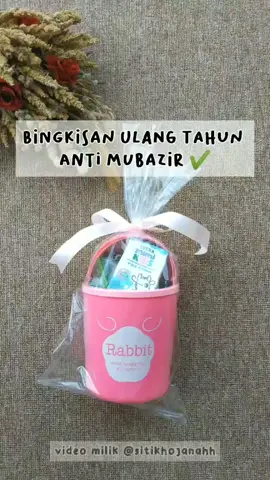 Siapa yang suka bingung bikin bingkisan ulang tahun anak? 😁 Mama twin kasih ide bingkisan ulang tahun anak anti mubazir pake tempat sampah mini karakter 😍 🛒 Yang mau samaan klik keranjang kuning. ide bermain & sharing barang bermanfaat lainnya follow ig @sitikhojanahh