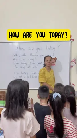 Hội những người ko quan tâm đến giọng hát dở tệ của cô Dzung =))) Hát ko hay nhưng được cái hay hát 🤣🤣🤣 #englishforkids #dayhocsangtao #englishsongs 