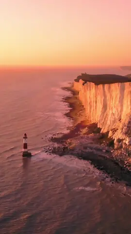 the beachy head lighthouse bathing in a golden glow #beachyheadcliff #eastbourne #cinematictok #dronevideo 