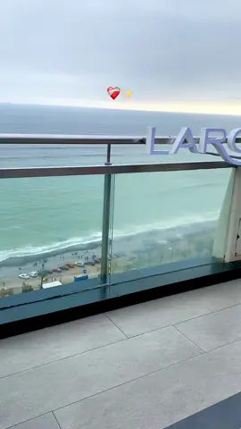 Buen lugar para pasar el fin de semana ✌️😊#larcomarmiraflores #mar #atardecer #limaperu🇵🇪 