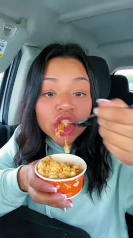 I forgot how good Popeyes is!! Their mac and cheese is BOMB AF 🤩 I also tried a new flavor of OliPop, the Cherry Vanilla and now I think this might be my favorite flavor🍒❤️😄 They all just taste so good and they’re good for you, so its a win/win!! @OLIPOP @Popeyes #olipoppartner #drinkolipop #popeyes #chicken #asmr #crunchsounds #popeyesasmr #macandcheese #eatingsounds 
