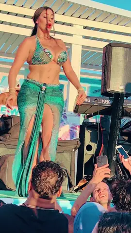 والع الدنيا في #TheWaveMarina5 #تيم_رامي_ديسكو #الكويت🇰🇼_مصر🇪🇬 #Dasko #بوسي_الرقصه😚 #امير_قاسم 