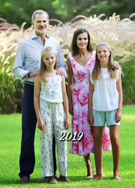 Spanish Royal family at Palma de Mallorca through years, i think my favorite is 2009, 2013, 2019, 2021 and 2022 (sorry abt song😭😭) #leonorysofia #infantasofia #princessleonor #princess #royalfamily #fyp #foryou #xyzbca 