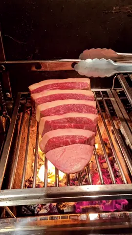 Picanha grelhada 🔥 Qual sua nota para essa delícia.? DICAS E RECEITAS DE CHURRASCO, NO LINK DA BIO  #churrasco #receita #picanha #carne  #queijo #bbq #dicas #receitas #ebook #segredosdechurrasco #barbecue  #fypシ #instafood #comida #grill #steak #fyp #fy #foodlove #newrecipe #viral #fans #foryou #camparibrasil #campari  #foryoupage #churrasconoespeto #foodporn #churrascoecerveja #barbecue #trending 