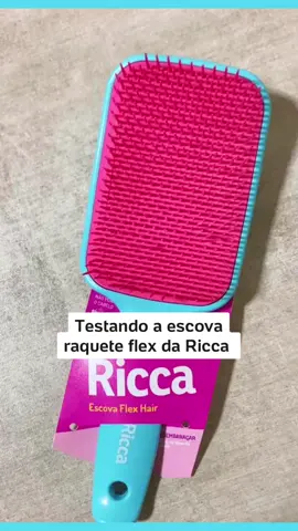 Será que a escova raquete flex da marca Ricca é realmente boa? 👀 Esse produto promete desembaraçar todos os tipos de cabelo, sem puxar os fios.  💬 Comente “eu quero” e a te enviamos o link *A gente escolhe cada produto de forma independente e, ao comprar pelo nosso link, o UOL recebe uma comissão, mas você não paga a mais por isso #escovaricca #cabelo #beleza #autocuidado #guiadecomprasuol 