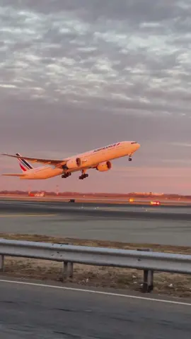 Big Aircrafts😍 #aviation #b747 #b777 #a380 #airplane #fyp #goviral #maxaviation 