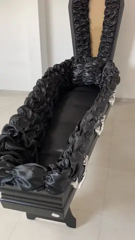 Um pretinho básico que faz sucesso por aqui! Já que não é só de Rosa Barbie que se vive, essa seria numa 