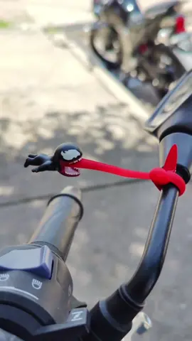 El compañero que no puede faltar en tus aventuras 😜😜#motorcycle #moto #venom #accessories #likexlike #fyp