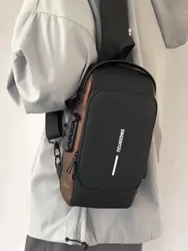 UrbanLock, Sac à bandoulière pour homme, élégant et fonctionnel ! Doté d'une serrure à code intégrée, vous pouvez protéger vos objets de valeur en toute sécurité. Idéal pour la moto et le voyage, allez découvrir plus de fonctionnalités sur https://mimietcami.com/products/sac-de-poitrine-pour-hommes-sac-a-bandouliere-etanche-usb-sac-a-bandouliere-anti-vol-voyage-messenger-poitrine-sac-a-bandouliere-mode-luxe-designer #sacabandouliere #sacados #sacimpermeable #sacdevoyage 
