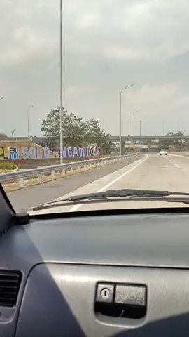 sikat bolo buat Sw.... #mentahandijalan #perjalanan #mentahandimobil #ditol #toltrans #toltransjawa #kijang #kijangmenolakpunah #solo #ngawi #mentahandimobil #fyp #backpacker #mentahanvideo #prank #buatsw #sw #tolsolosemarang #tolsolo #tolsolongawi 