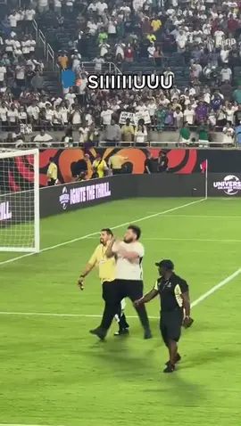 La afición sabía exactamente qué hacer: 🗣️ 🗣️ 🗣️ (vía mar1mmf) #cristiano