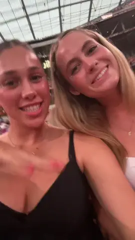 TAYLOR 🤗🥰🤭