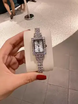 #xuhuong #dongho #donghonu #donghonuchinhhang #viral #xuhuongtiktok #royalcrown