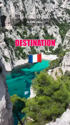 Ahh... La Côte d'Azur ! ☀️🌊 Qui a prévu d'y passer ses #vacances cet été ? Voilà une #destination de rêve dans notre bel Hexagone idéale pour mettre les doigts de pied en éventail 👣 🏖️ #cotedazur #azur #mer #plage #voyage #voyager #voyageraveccivitatis #été #ete