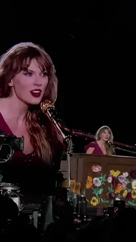 #TaylorSwift performing #YouAreInLove as a surprise song on night 2 in Los Angeles #TSTheErasTour #latstheerastour #theerastour 