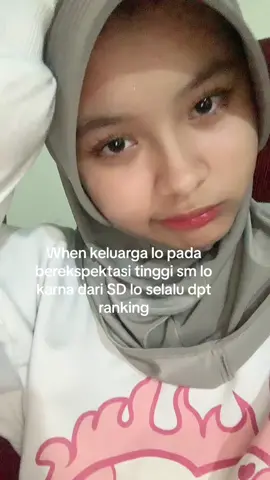Selalu di hantui sm kata-kata “kira2 di kls yg sekarang ini, aku masi bisa dpt in ranking ga ya” wkwkk