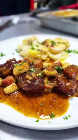 A arte de cozinhar transcende o simples ato de alimentar o corpo. Ela alimenta a alma, conecta pessoas, e é uma expressão de amor e cuidado quando compartilhada com outros. E essa é a galera querida do curso Cozinha por Hobby!  Venha fazer parte da nossa família Chef Gourmet Consolação.  #CursoGastronomia #CursoCozinhaporHobby #ChefGourmetConsolacao #SaoPaulo #Gastronomia