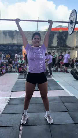 Algunos me  han dicho que lo he hecho mal, y pues si, tengo que mejorar ☺️ pero tambien se que no llevo ni 3 meses seguido entrenando crossfit y fue mi peimera competencia asi que me siento orgullosa de mi misma 🤩 gracias a los que me escribieron bonitos mensajes 🫡♥️ #crossfit #live  Algunos no lo entenderan. 