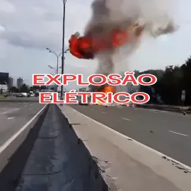 Explosão Carro Elétrico - Baterias de Litium Altamente Explosivo. #carro #explosao #eletricidade #incendio #noticias #bombeiros #perigo 