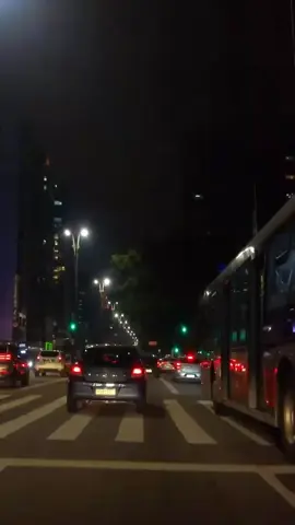 muito bom a sensação de pegar o carro e sair ,sem destino,vou fazer mais vídeos assim. #avpaulista #noitepaulista #luacheia 