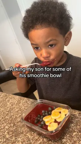 The nerve of him🤨 #foryourpage #xyzbca #fyp #viralvideo #smoothiebowl #breakfast 