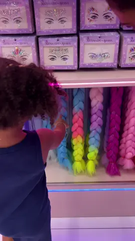 Une après-midi rien que pour ma princesse à dubai mall😍😍 c’est la deuxieme fois qu’elle se fair coiffer par quelqu’un d’autre que moi!
