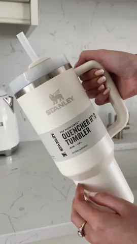 Unbox my new Stanleyyy cup✨ This is in Cream and I am obsessed 🤍🧊  #fyp#StanleyCup#stanleycupcream#stanleycupunboxing#stanleyunboxing 