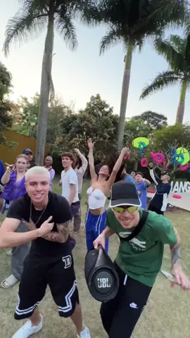 Já assistiu ao clipe de “Lá ela” ??? ‼️✨🕺❤️ #chango #fy 