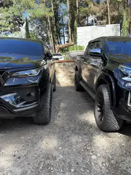 #toyotahilux #toyotafortuner #toyotaguatemala #alaordenpaldesorden☠️ #guatemalacheck🇬🇹 #blackrhinowheels 