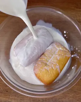 Mezcla pan con leche y te chuparás los dedos. 