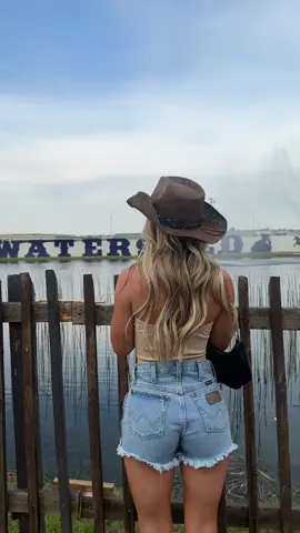 Watershed Festival with @Wrangler has been such an experience and its just day 1!! Seeing @Cody Johnson live was so good!! #wranglerjeans #watershed #sponsored 