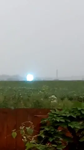 Ball lightning is a rare and unexplained phenomenon described as luminescent, spherical objects that vary from pea-sized to several meters in diameter. Though usually associated with thunderstorms, the observed phenomenon is reported to last considerably longer than the split-second flash of a lightning bolt. Its power is such that it is able to break windows and cause terrible damage. Knowledge about it is very fragmentary: the phenomenon could not be reproduced experimentally until 2007. #fyp #fypシ #foryou #fypage #foryoupage #foryourpage #xyzbca #mystery #interesting #darktiktok  #aesthetic #Science #earth #world  #viral #viralvideo #weirdcore #dreamcore #nature #mothernature #phenomenon #thunder #lightning 