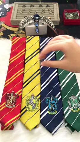 Bồ thuộc nhà nào thế? 😚 Cmt cho Hẻm biết với nha  #alwaysstore #hemxeoviet #harrypotter #hogwarts #gryffindor #slytherin #hufflepuff #ravenclaw 