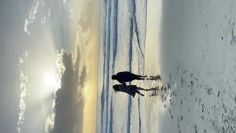 Larinya kek ngejar maling🤣#fypシ゚viral #moodcewek❤️ #pantai #VideoEstetik #jalanjalan 