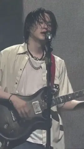 Yoongi was so emotional during “Snooze” the tears wouldn’t stop 😭 #minyoongi #suga #agustdtour 