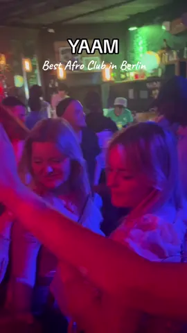 We were not calming down last night! 🪩 #afro #afrobeats #berlin #yaamberlin #aperolspritz #foryoupage @Evi Hendrix @Eveline Zwertvagher @Marilien Claes @Jolien Cornelissen 