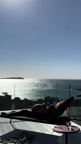 This hotel in Ibiza >>>> TRS 