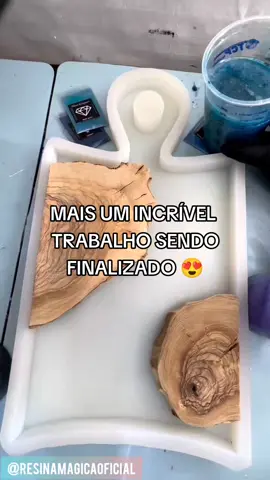 APRENDA A FAZER TRABALHOS INCRÍVEIS USANDO RESINA ! ACESSE O LINK NA BIO ❤️ . . . #mesasresinadas #viverderesina #tabuasresinadas #resina #artesanato #marcenariacriativa 