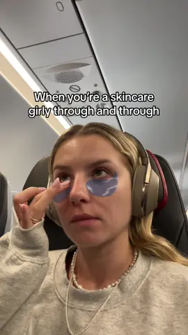 Gotta keep the skincare routine going 💅🏼✨ #eyemasks #eyemaskskincare #eyemaskcheck #travelskincare #travelskincareroutine #travelskincarekit #airplanetiktok #airplaneskincare #tampa #tampainfluencer #skincareroutine #SkinCare101 #skincaretiktok #skincareinfluencer 