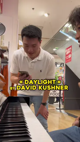 This Australian guy recognized me and challenged me to play #daylight by @david kushner ✨🎹  #piano #reaction 