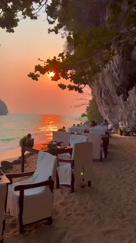 Imagine staying here🫶🏼 #honeymoon #travel #traveltiktok #traveltok #sunset #romantic #couplegoals 