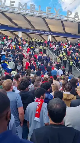situation after Arsnel win @WembleyParkLDN  #arsenalfc #manchestercity #mirzaclan #PindiBoyz 