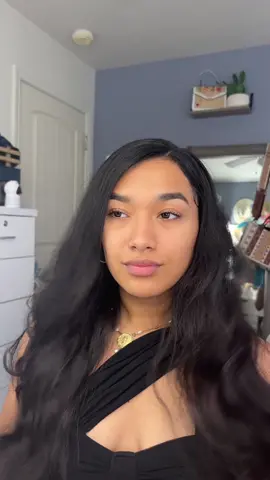 Gave me very much selena vibesss.🌹🎤 #parati #hair #hairstyle #hairtok #updo #curls #fyp #tutorial #grwm #inspo #hairtransformation #eleganthairstyles #fancyhairstyle #longhair #messybun 