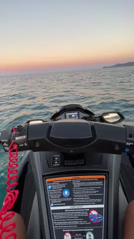 bollywood oo🐬🐬  #viral #foryoupage #jetskivideos #jetskiworld #india #bollywood #marsseille #france #portoii #maroc #northafrican #summer2023 #thailand 