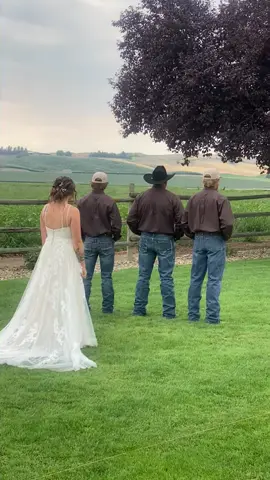 first look with my dad & my brothers 🤍🥹 #firstlook #wedding #crying #dad #brothers #daughter #wife #marriage #outdoorwedding #mylittlegir💝 
