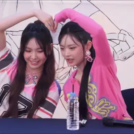 Hanni and Hyein are so cute 💗 I love this fansign sm! #hanni #hyein #newjeans #bunnies #tokki #foryourpage #fyp 