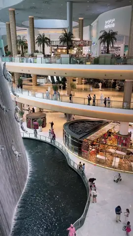 The World largest Shopping mall in Dubai inside View 😘🇦🇪📍#thedubaimall #downtowndubai #dubaibeauty #dubailife #explore #tiktokarab #tiktokuae #tiktokdubai #foryoupage #fyp #dubaiuaes #foryou #trending 