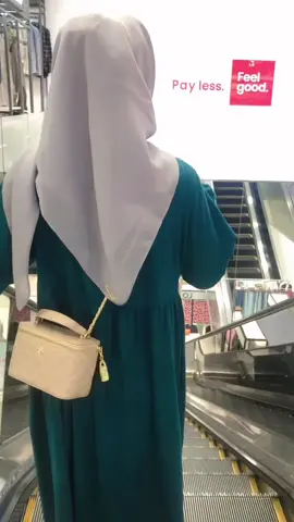 Kalau traffic lagi turun kalian ngapain sih ? #mididress #rekomendasidres #ootdhijabstyles #foryoupage #fypage 