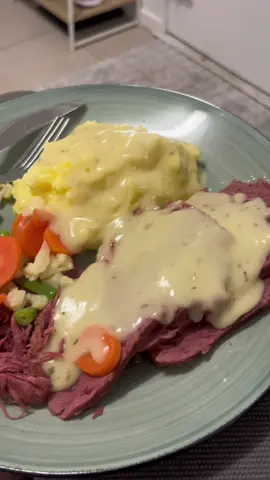 Such a nostalgic meal for me, cant go past a silverside 😁 #cornbeef #silverside #slowcooker #dinner 